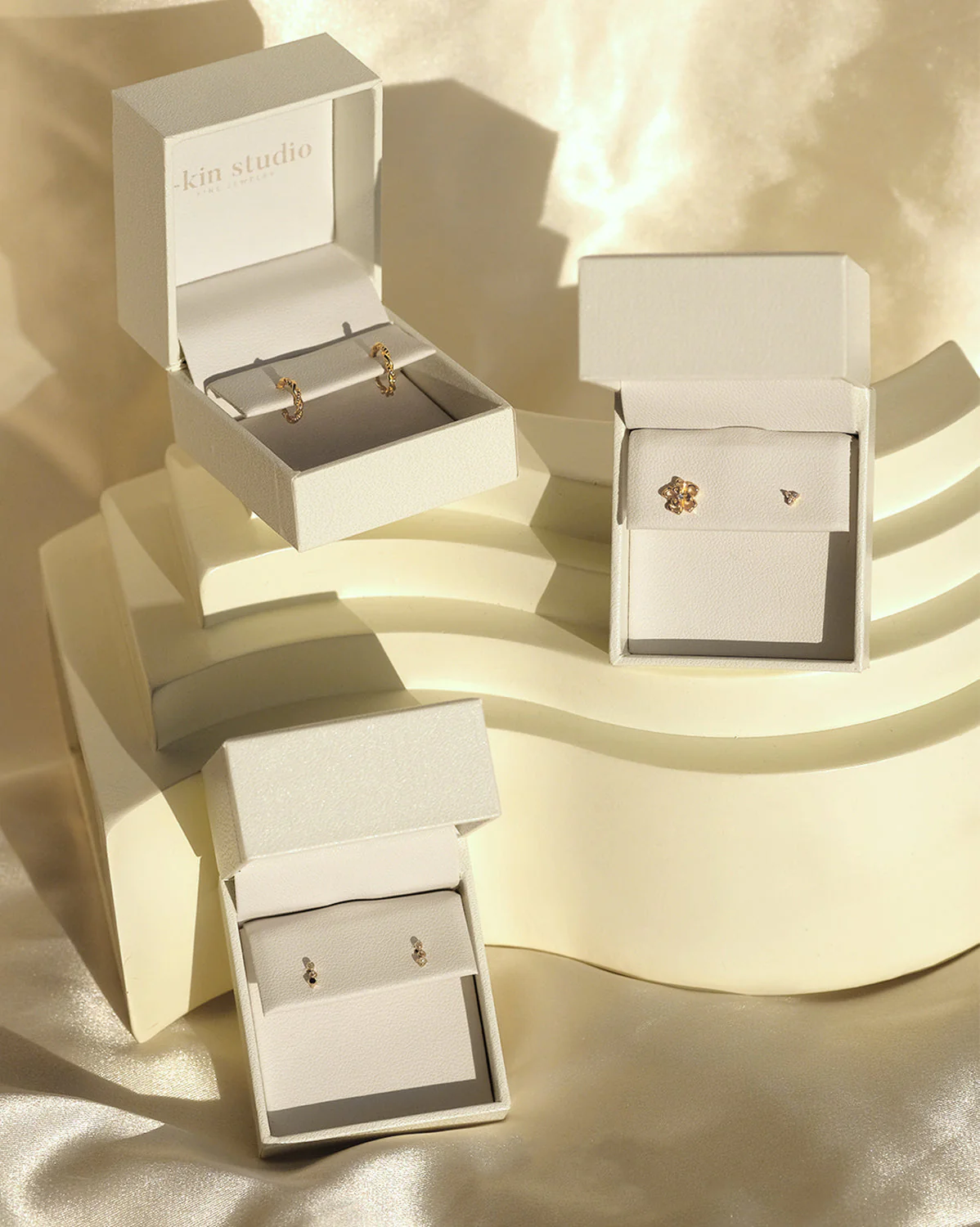 14K Solid Gold Fleur Petite Stud - Image 10
